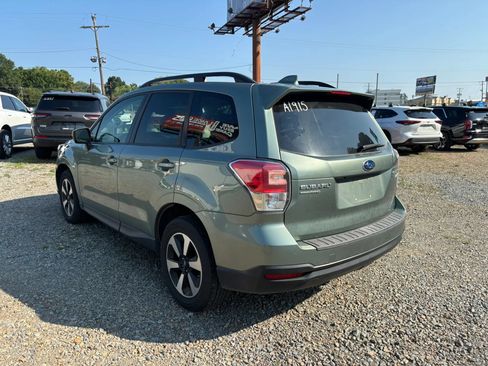 Used 2017 Subaru Forester 2.5i Premium w/ Popular Package #2A AWD/4WD image 2