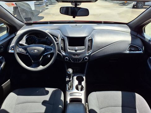 Used 2019 Chevrolet Cruze LT w/ RS Package FWD image 10