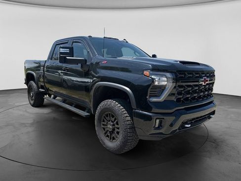 Used 2024 Chevrolet Silverado 2500 ZR2 w/ Technology Package AWD/4WD image 10