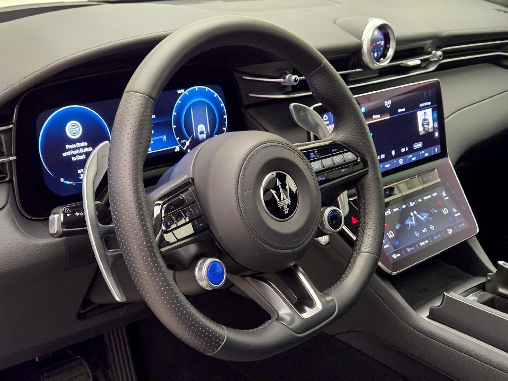 Certified 2024 Maserati Grecale GT AWD/4WD image 30