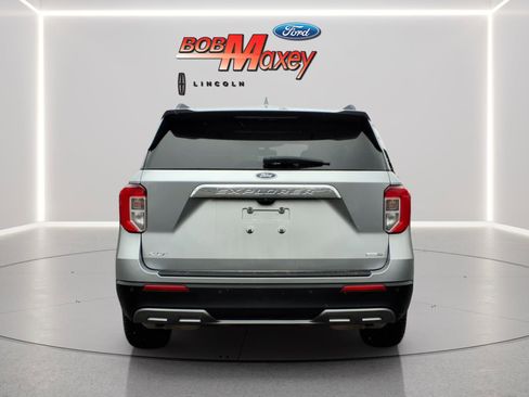 Used 2020 Ford Explorer XLT w/ Equipment Group 202A image 6