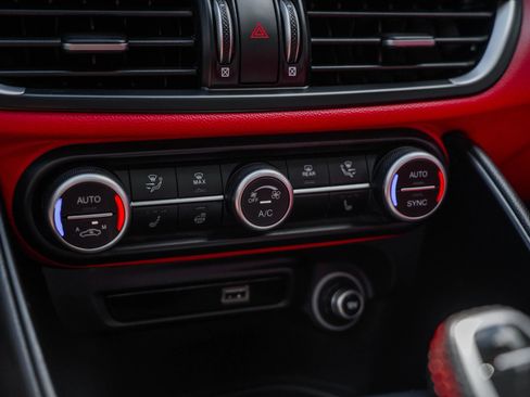 Used 2020 Alfa Romeo Giulia Ti Sport w/ Quick Order Package 22S Sport AWD/4WD image 23