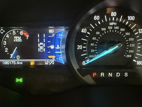 Used 2022 Ford Edge SE AWD/4WD image 9