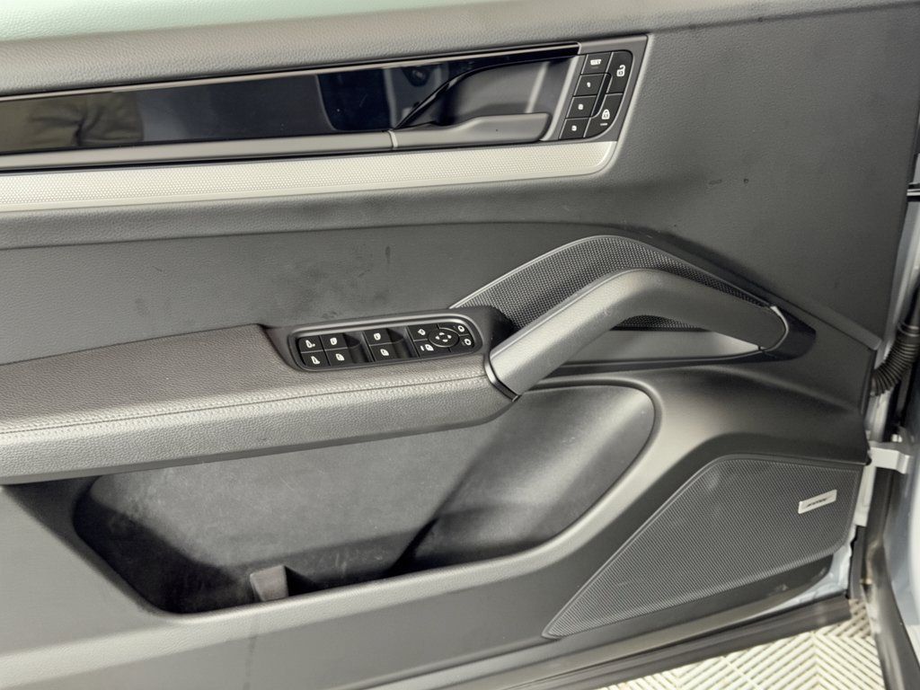 Certified 2024 Porsche Cayenne AWD/4WD image 16