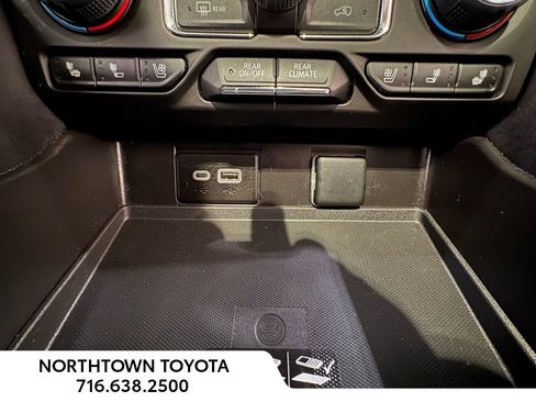 Used 2023 Chevrolet Suburban High Country AWD/4WD image 15