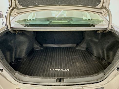 Used 2018 Toyota Corolla LE w/ Body Protection Package FWD image 29