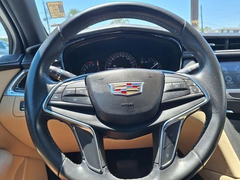 Used 2019 Cadillac XT5 FWD image 14