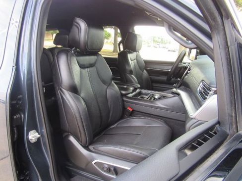 Used 2024 Jeep Wagoneer Series II w/ Flexible Seating Group RWD image 24
