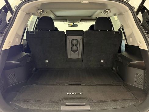 Used 2016 Nissan Rogue SV w/ SV Premium Package image 29