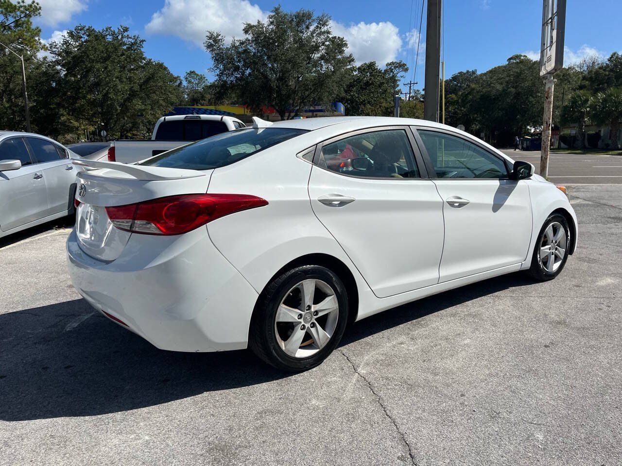 Used 2013 Hyundai Elantra GLS FWD image 3
