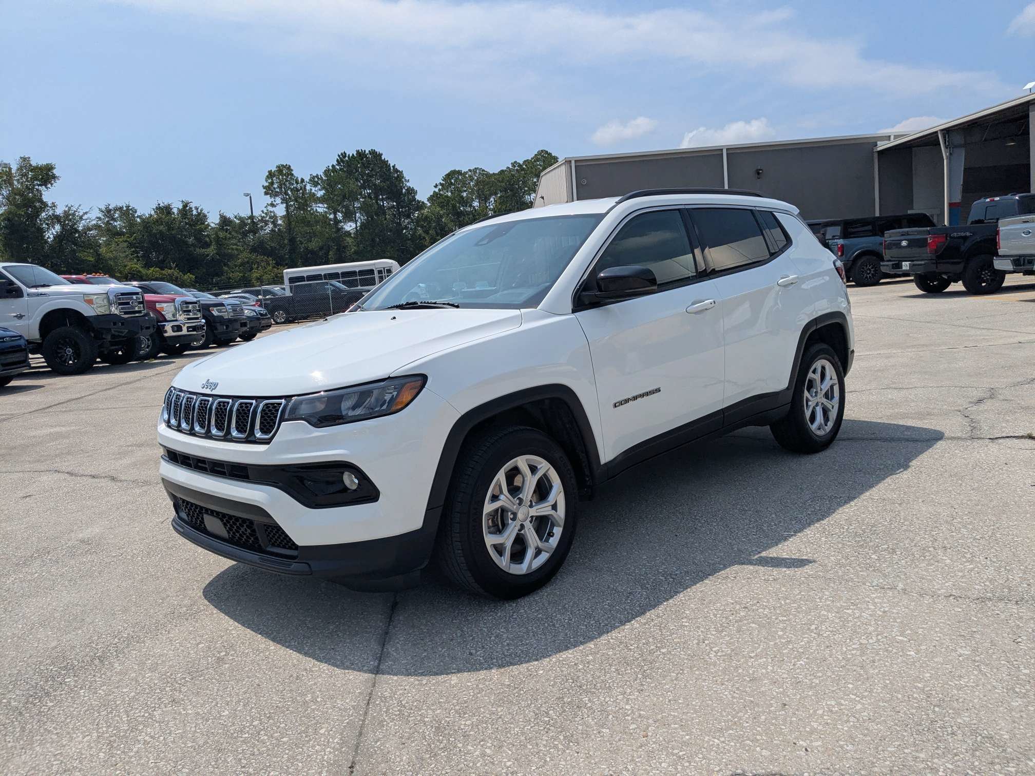Used 2024 Jeep Compass Latitude AWD/4WD image 8