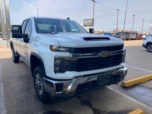 Used 2024 Chevrolet Silverado 2500 LT AWD/4WD image 9