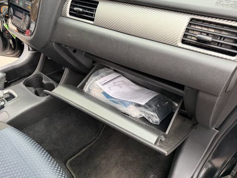 Used 2016 Mitsubishi Outlander SEL image 15