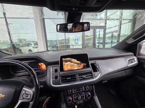 Used 2022 Chevrolet Suburban LT w/ LT Signature Package AWD/4WD image 11