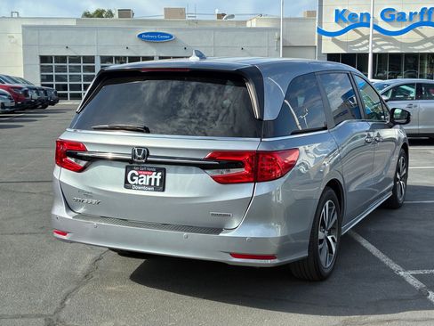 Used 2021 Honda Odyssey Touring image 3