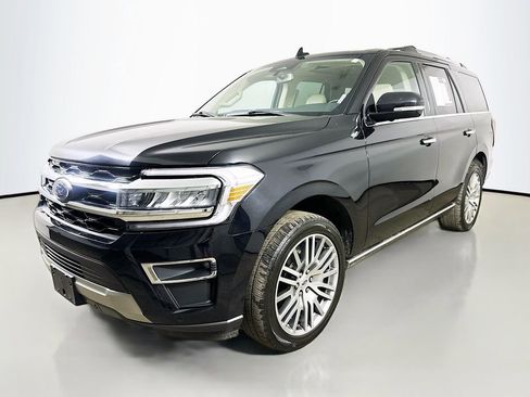 Used 2024 Ford Expedition Limited image 3