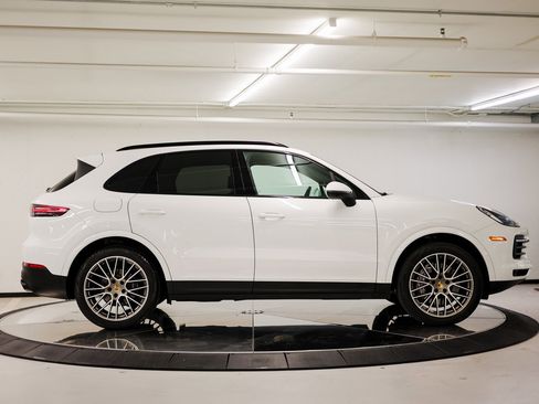 Certified 2023 Porsche Cayenne Platinum Edition image 8
