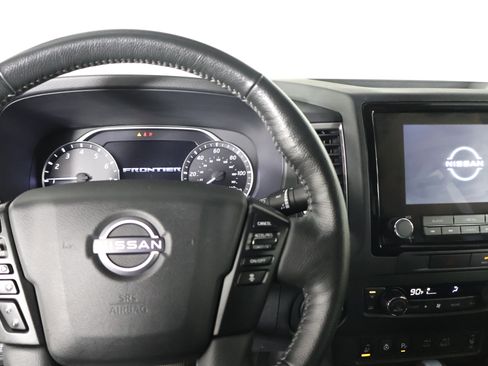Used 2022 Nissan Frontier SV image 17
