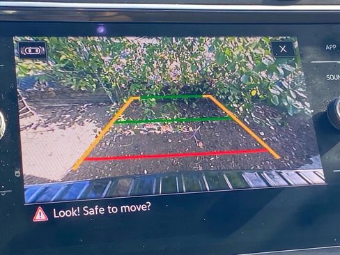 Certified 2023 Volkswagen Tiguan SE w/ Panoramic Sunroof Package image 14