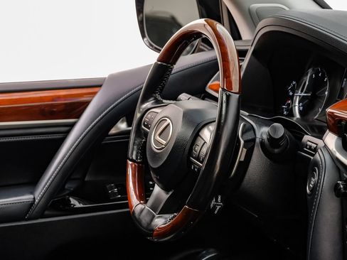 Used 2019 Lexus LX 570 4WD w/ Luxury Package image 10