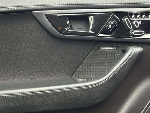 Used 2019 Jaguar F-TYPE Coupe image 36