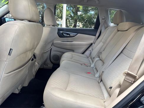 Used 2017 Nissan Rogue S w/ S Appearance Package FWD image 10