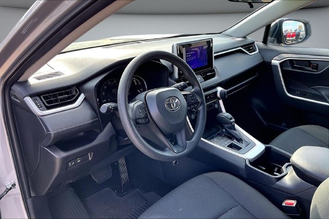 Used 2025 Toyota RAV4 LE AWD/4WD image 17