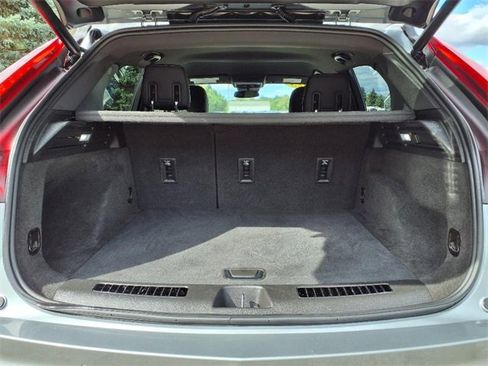 Used 2025 Cadillac XT4 Premium Luxury image 8