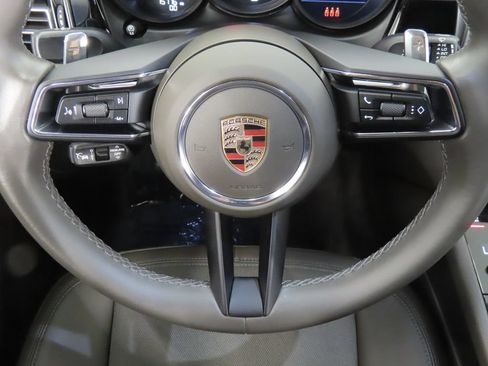 Certified 2025 Porsche Macan AWD/4WD image 19