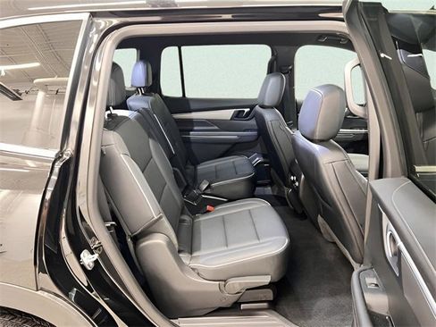 Certified 2025 Buick Enclave Preferred image 13