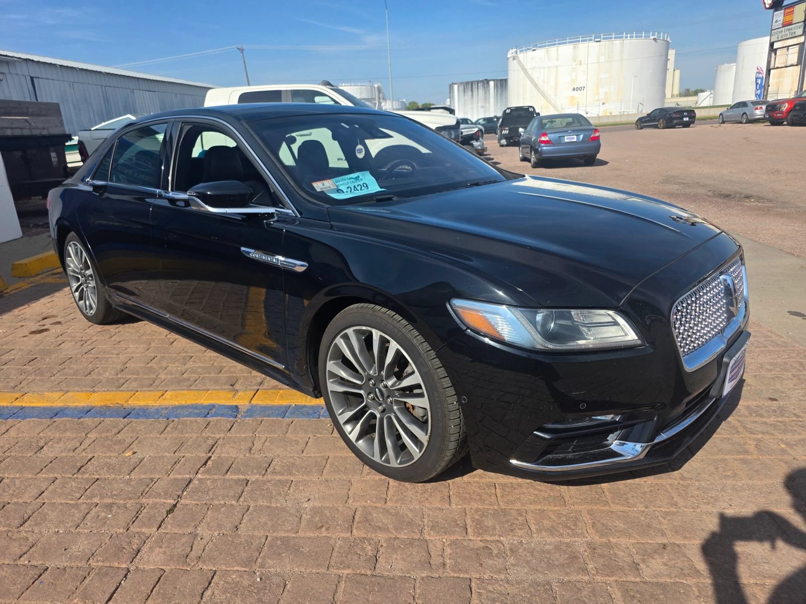 Used 2018 Lincoln Continental Reserve AWD/4WD image 3