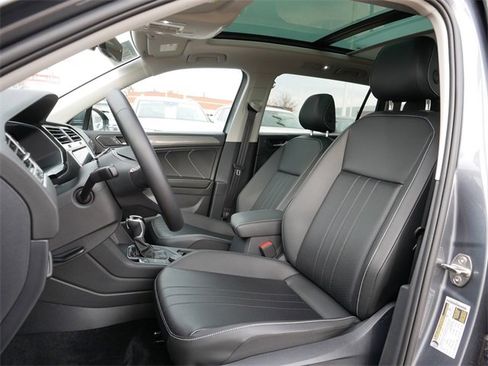 Certified 2024 Volkswagen Tiguan SE image 15