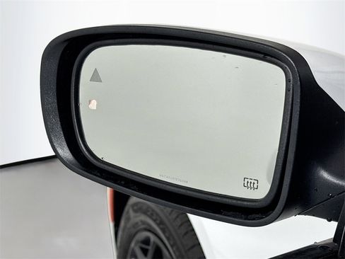 Used 2023 Chrysler 300 Touring L image 20