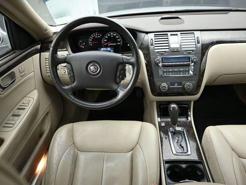 Used 2010 Cadillac DTS Luxury image 26