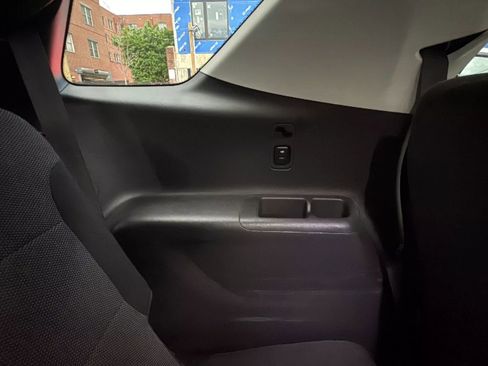 Used 2021 Chevrolet Traverse LT image 19