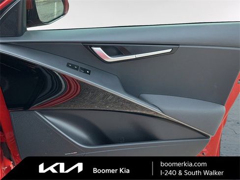 Used 2023 Kia Niro SX Touring image 10