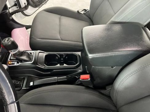Used 2022 Jeep Wrangler Unlimited Sport AWD/4WD image 28