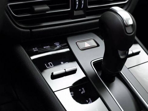 Certified 2025 Porsche Macan image 21