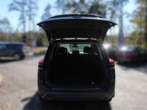 Used 2021 Nissan Rogue SV w/ Premium Package image 10