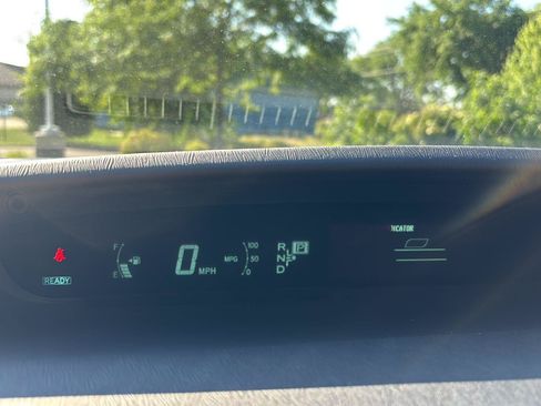Used 2010 Toyota Prius FWD image 3
