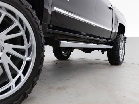 Used 2018 Chevrolet Silverado 1500 High Country AWD/4WD image 24
