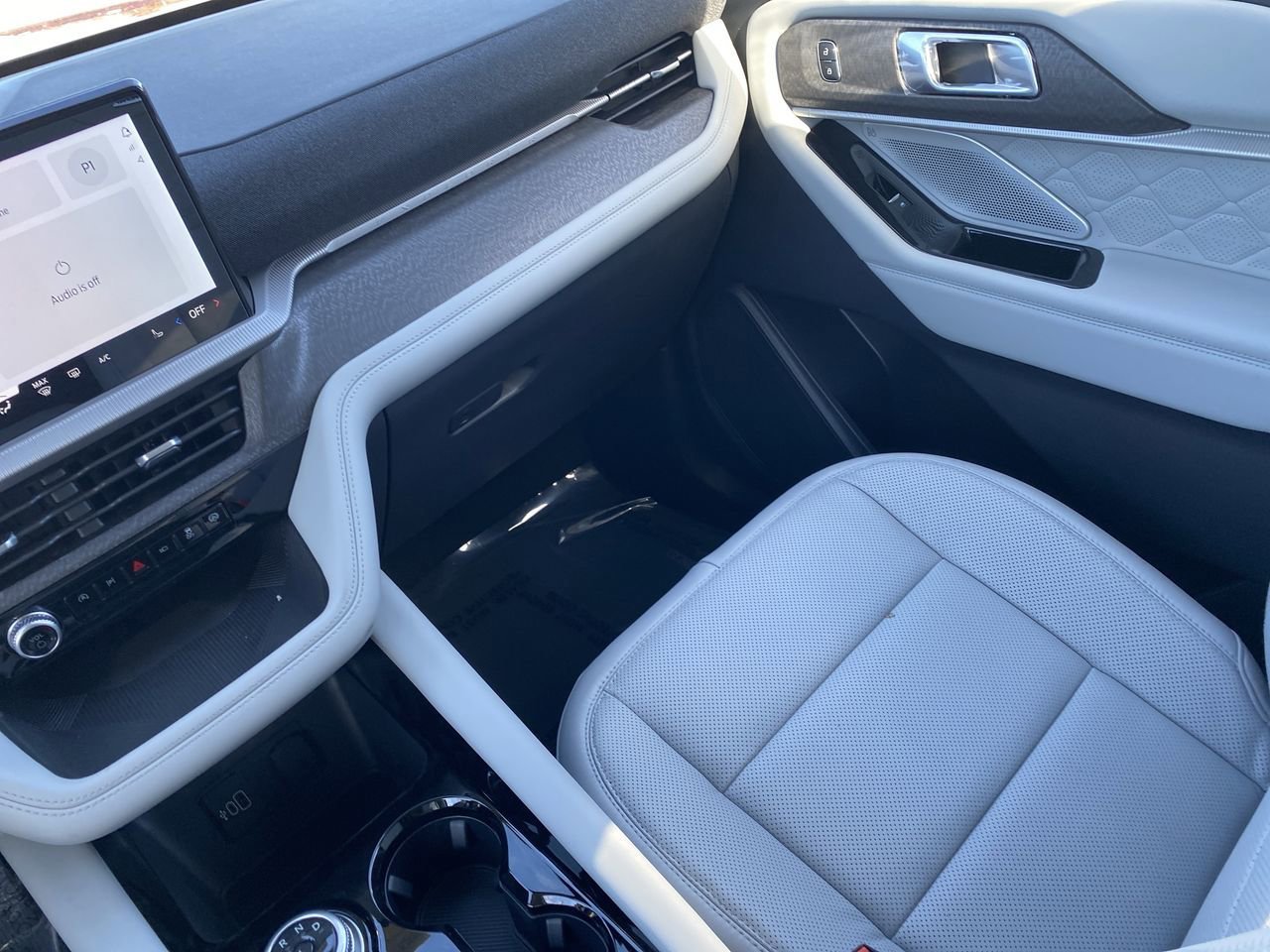 New 2026 Ford Explorer Platinum w/ LUX Leather Package AWD/4WD image 18