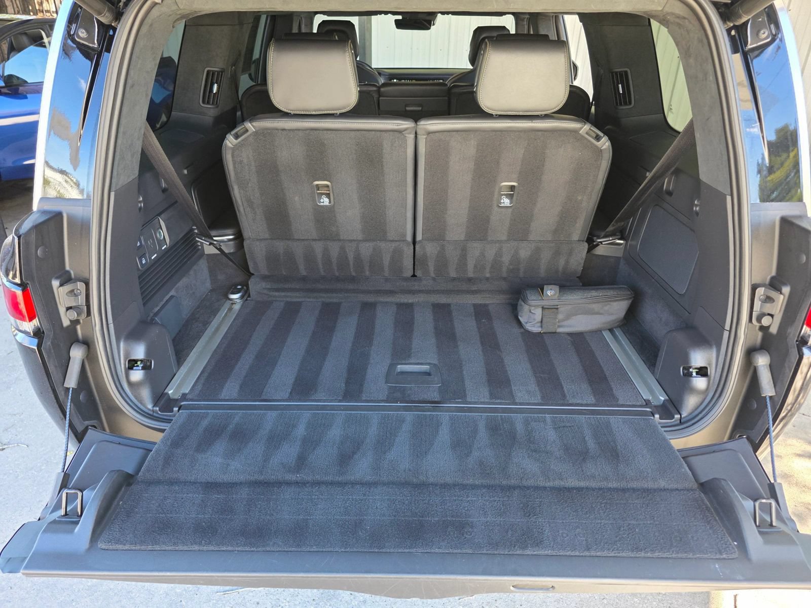 Used 2024 Rivian R1S Adventure Quad AWD/4WD image 33