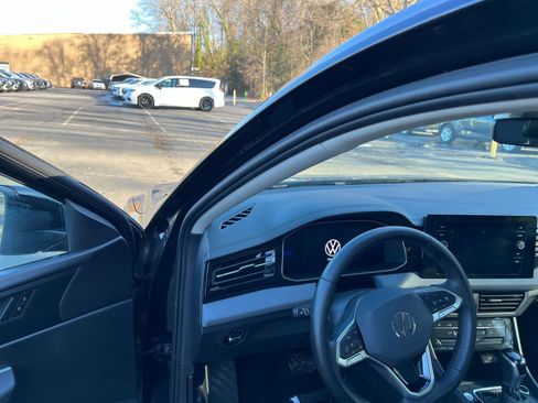 Used 2025 Volkswagen Jetta SE image 35