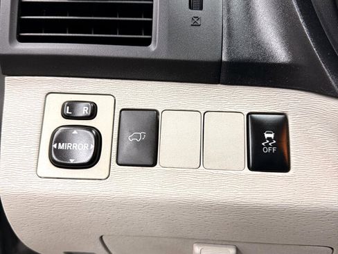 Used 2011 Toyota Venza image 15