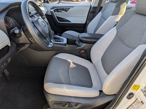 Used 2022 Toyota RAV4 XLE image 25