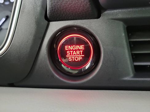 Used 2025 Honda Pilot Touring image 31