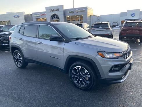 Used 2023 Jeep Compass Limited image 8