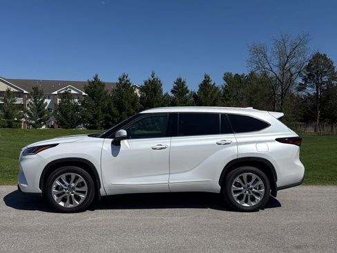 Used 2024 Toyota Highlander Limited AWD/4WD image 1
