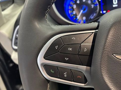 Used 2024 Chrysler Voyager LX image 10